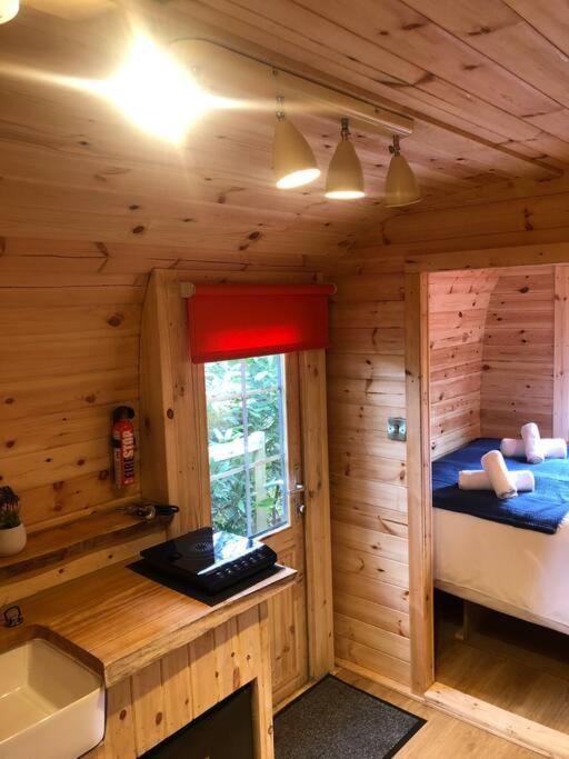 Waterside Cader With Hot Tub *